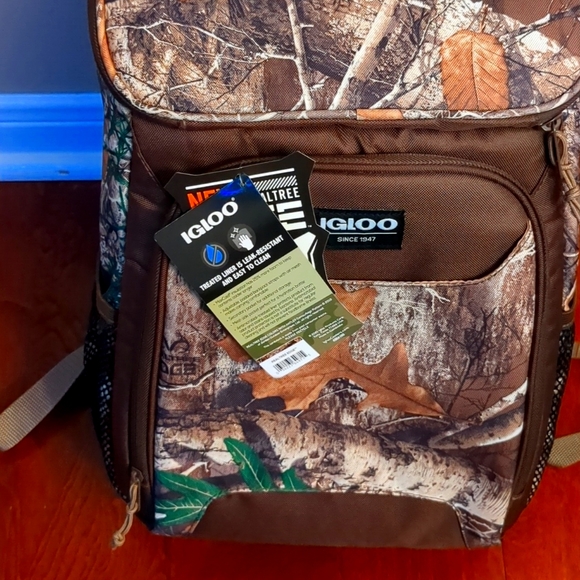 Igloo Camouflage Realtree Gizmo Cooler Backpack